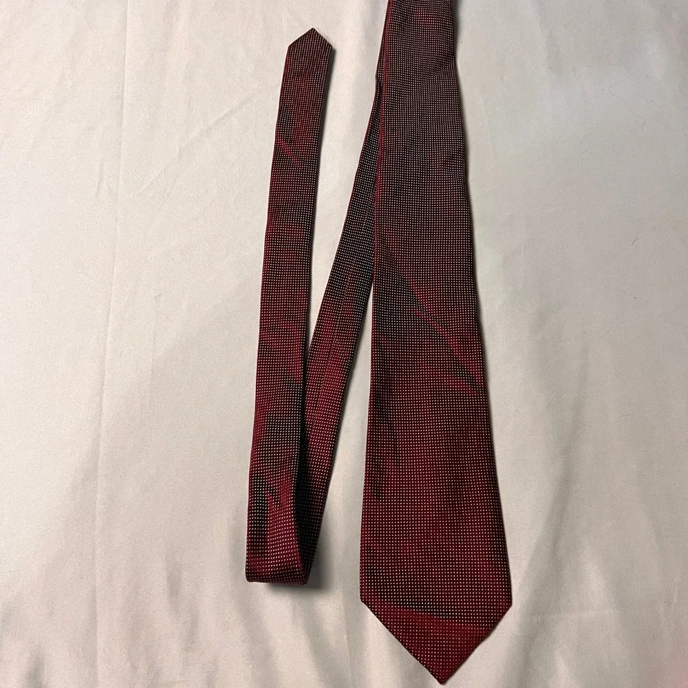 Croft & Barrow Mens Burgundy Red White Micro Dot 100% Silk Necktie Classic Width